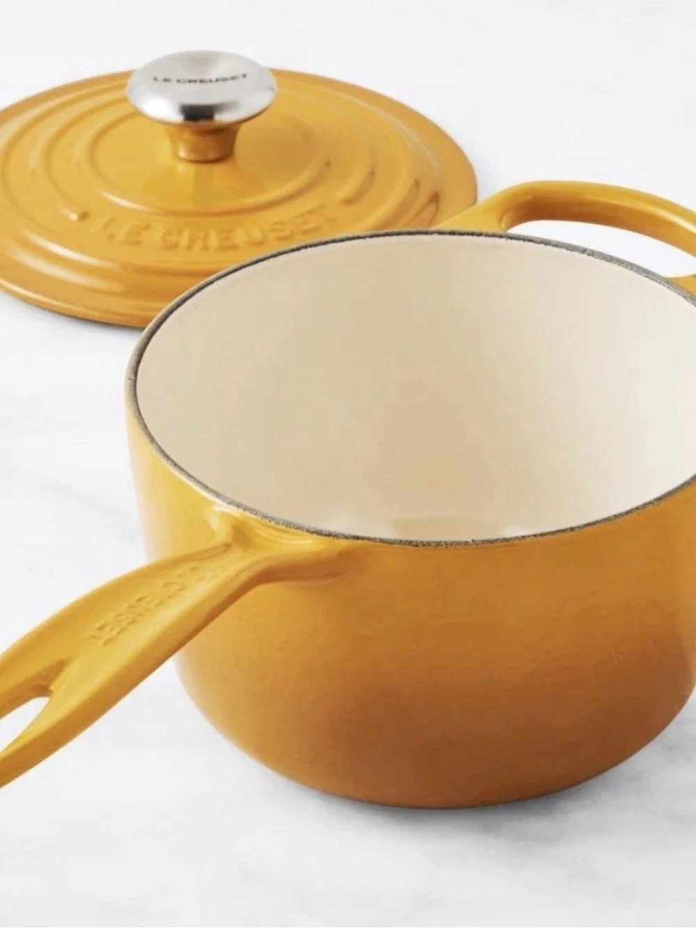 NEW Le Creuset Signature Enameled Cast Iron Pot Saucepan 1.75 Qt Nectar Yellow